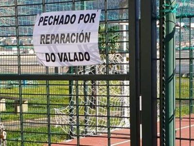 El mal estado obliga a cerrar la pista de baloncesto de Moaña por peligro para los usuarios