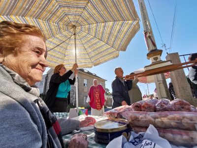 Seixo sucumbe a la tradición del «santiño» San Blas