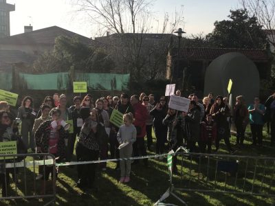 Comerciantes de Cangas ante los Juzgados: ¡Queremos traballar e non nos paran de roubar!