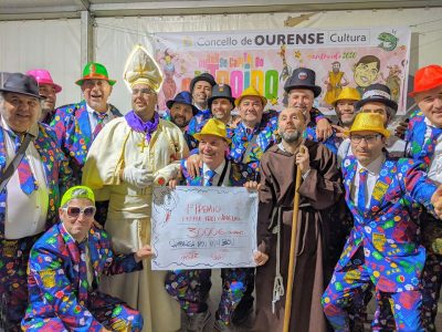 La comparsa Vou nun Bou de Bueu gana el primer premio del desfile de carnaval de Ourense