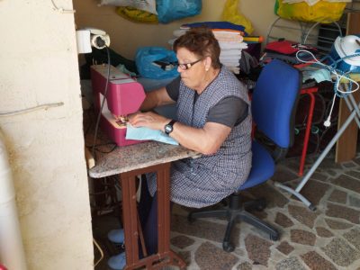 El taller de Cangas al que le parecía «cobarde» no colaborar en la lucha contra el Covid-19