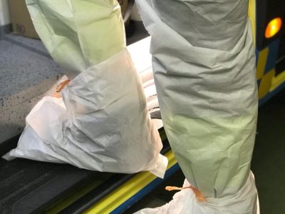 Los trabajadores del 061 en Cangas: «Trabajamos con bolsas de basura en los pies y no sabemos si podemos tener el Covid-19 y estar contagiándolo»