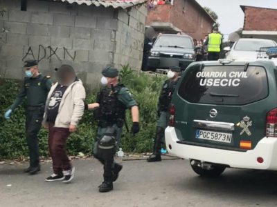 Detenidas diez personas en el poblado de O Vao por las agresiones a la Policía Local