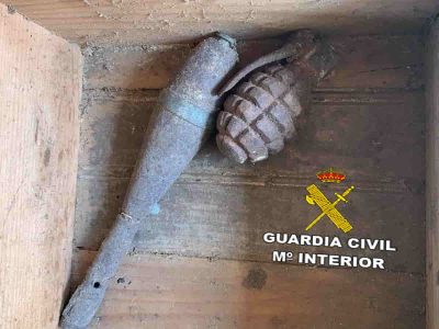 Un vecino de Vilaboa encuentra en el galpón dos grandes granadas de la Guerra Civil