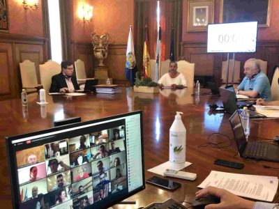Unanimidad en la Diputación para que los concellos puedan destinar hasta el 30% del Plan Concellos a contratación