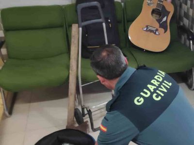 Detenido un vecino de Cangas acusado de robo con fuerza en una vivienda próxima a su domicilio mientras el propietario dormía