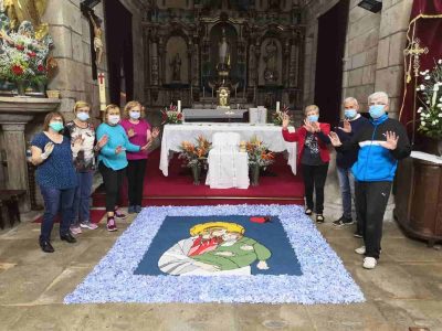 Una alfombra floral por las víctimas del Covid-19