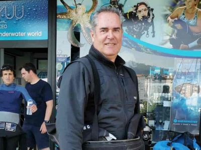 Pedro Alonso, mergullador e videógrafo submarino: «Nas nosas praias temos que ter algas, o que non ten que haber é plásticos»