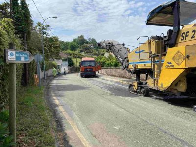 Comienzan las obras de pavimentación de la carretera de las playas frente al paseo de Aguete