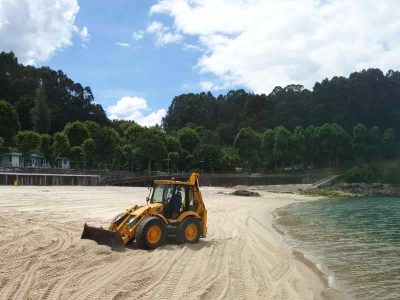 En marcha el basculamiento de la arena de las playas de Marín