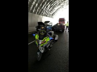 Cortada la autovía a Cangas por un accidente en el túnel de Montealegre, Moaña
