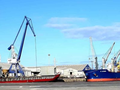 Tres graneleros descargan más de 70.000 toneladas de cereal en el Puerto de Marín