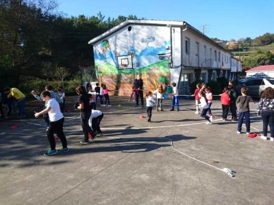 Educación acepta las peticiones de los padres de desdoblar las aulas de los colegios Carballal y Sequelo