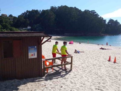 14 socorristas asinan o contrato co Concello de Cangas e cobrarán 1.500 euros netos ao mes