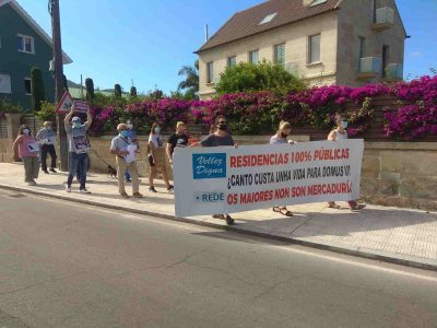 Caminata hasta la residencia de Aldán para denunciar la falta de personal