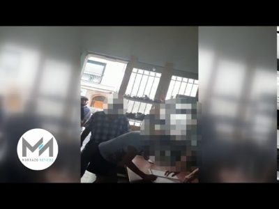 Familias denuncian que el párroco del Carmen de Moaña reparte comida caducada y «veta» a quienes no rezan antes de entrar al local de Cáritas