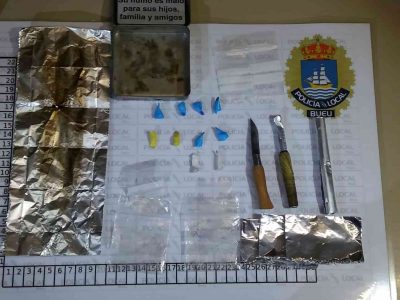 La Policía Local intercepta varias dosis de heroína y cocaína a un vecino de Bueu