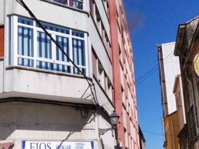Sofocado el incendio en un piso del centro de Marín