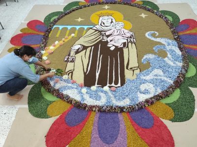 Alfombristas de Bueu participarán na elaboración dunha alfombra na praza de Allariz