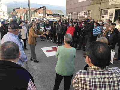 Las protestas vuelven a las puertas de la Casa del Mar de Moaña para reclamar consultas presenciales