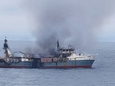 Rescatados cinco marinenses tras el incendio en un pesquero en Angola