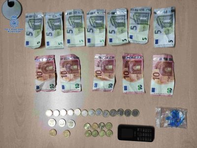 Detenido un vecino de Marín que portaba 13 papelinas y 106 euros en billetes fraccionados