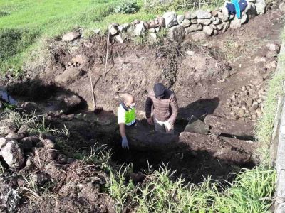Trabajos de acondicionamiento de la Fonte de Vilar, en Beluso