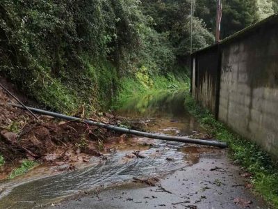 El temporal de esta madrugada ocasiona importantes daños en Moaña y Cangas