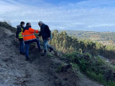 El Alcalde de Vilaboa pide protección para una fuente pública en el Camiño Xacobeo, próxima a la A-57