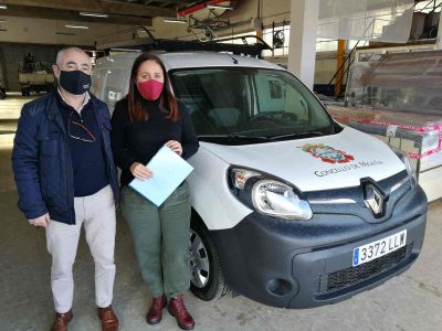 La brigada de Obras y Servizos estrena furgoneta 100% eléctrica
