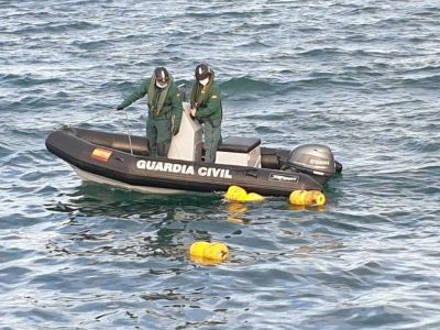 Tres marineros de Aldán, rescatados tras chocar su barco contra una batea