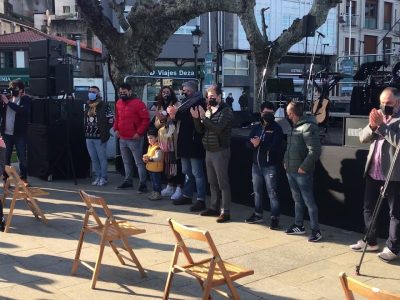 Los hosteleros que caminaron hasta Madrid regresan a Marín entre aplausos de sus vecinos