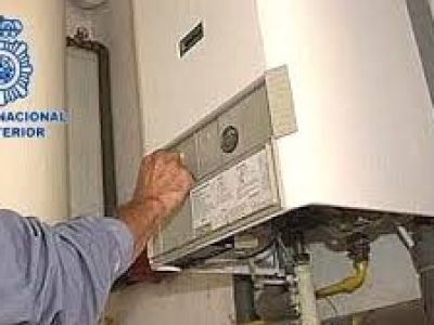 La Policía advierte de una estafa con falsos revisores de gas en el área de Pontevedra