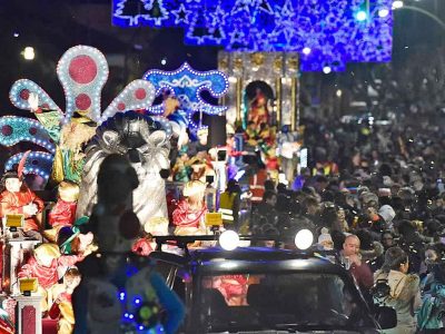 El Alcalde otorga permiso a los Reyes Magos y a el Apalpador para que entren en Cangas y dejen regalos a los niños