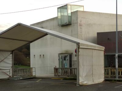El Concello de Vilaboa instala una carpa en el centro de salud para evitar las esperas bajo la lluvia