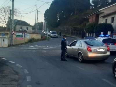 Un control detecta 17 personas, entre ellas dos franceses, de turismo por Cangas