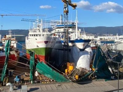 Se viene abajo el andamio del astillero Nodosa a causa del viento