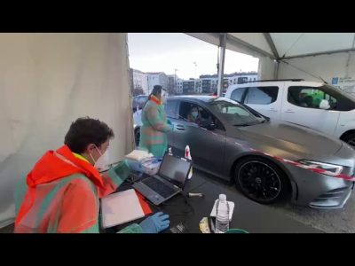 Piden a los vecinos de Bueu que no se agolpen para el cribado y recomiendan acudir en coche