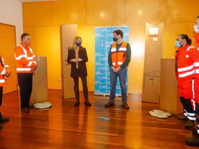 Protección Civil de Cangas recibe una tienda de campaña para emergencias