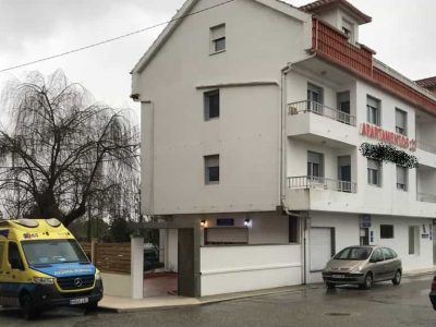 La falta de desinfección en el 061 de Cangas obliga a movilizar ambulancias de Vigo y Bueu y a poner en espera asistencias urgentes