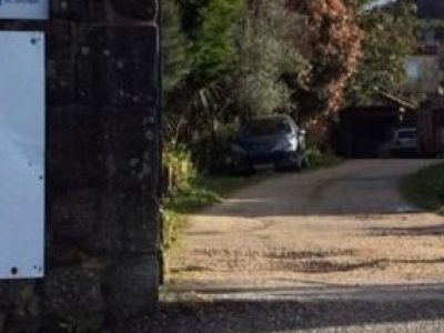 Dous feridos leves tras quedar o seu vehículo entre dous camións en A Magdalena