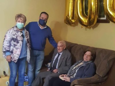 Adolfo Agulla se convierte en el primer vecino de Paredes en cumplir los 100 años
