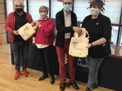 5.000 bolsas de tela para repartir entre los clientes del comercio local de Moaña