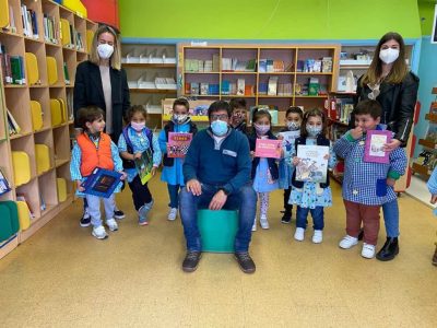 La concellería de Cultura quiere fomentar la lectura con la campaña #moañaoteulibropreferido