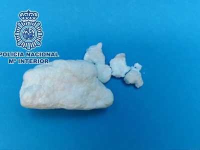 Detenido a un hombre y desarticulado un punto de venta y distribución de droga en pleno centro de Marín