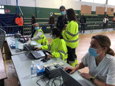 Comezan a baixar os positivos en Cangas