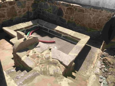 El lavadero de A Cerval, en Meira, a dos semanas de terminar las obras de acondicionamiento