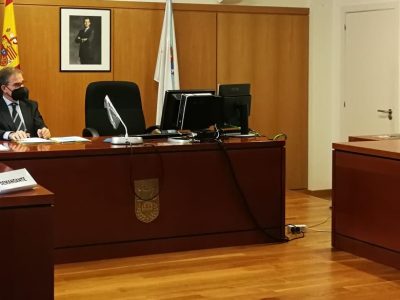 A tardanza en cubrir as vacantes e baixas e a elevada mobilidade do persoal, principais problemas dos xulgados de Cangas