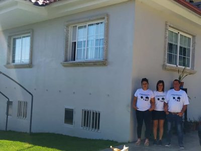 Concentración de apoio á familia de  Nerga con orde de derriba da súa casa