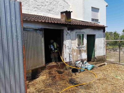 Arde un alpendre en Bueu